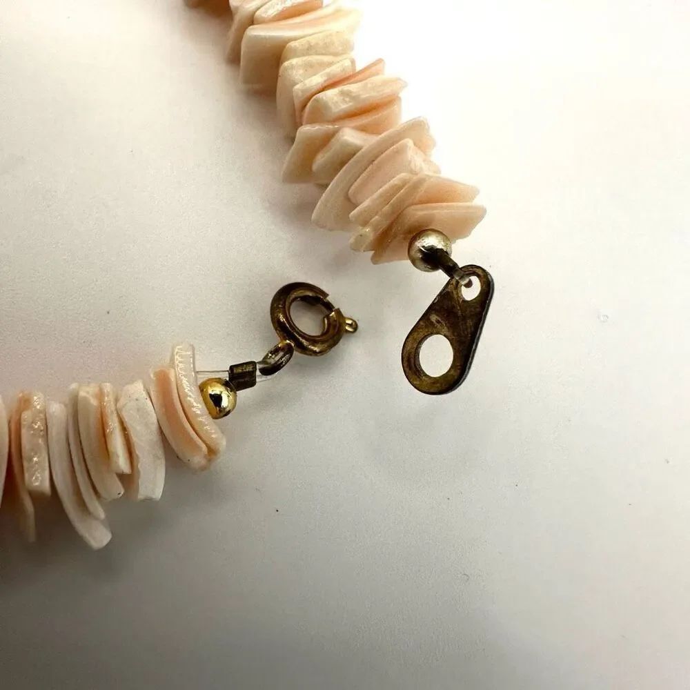Pink puka shell bracelet - Picture 5 of 8